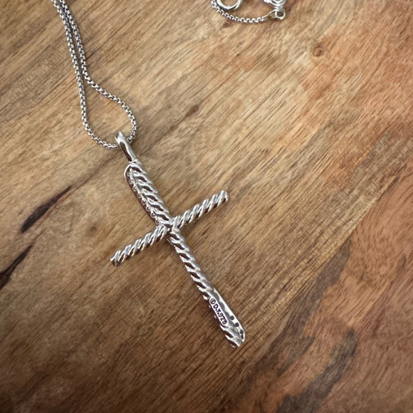 David Yurman cross necklace - Picture 6 of 6